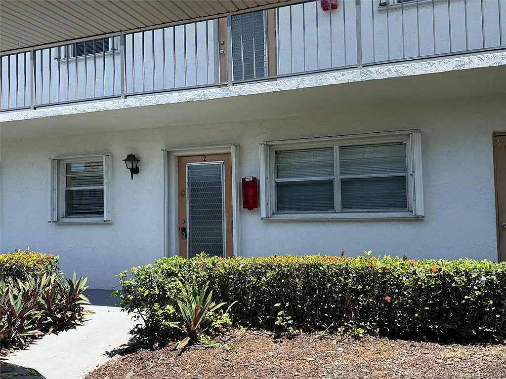 Building Photo - 2950 SE Ocean Blvd #10-2