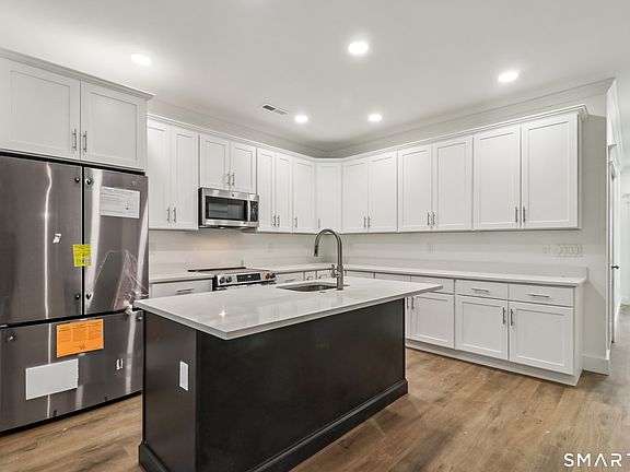 5th image of 370 Emmett Street #4-4