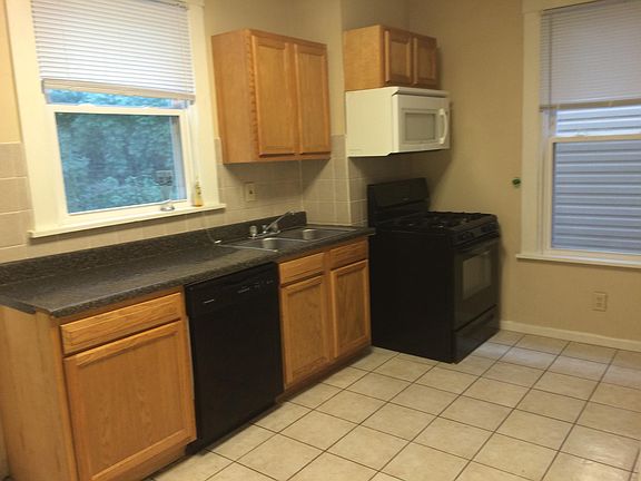 2nd image of 123 Parker St