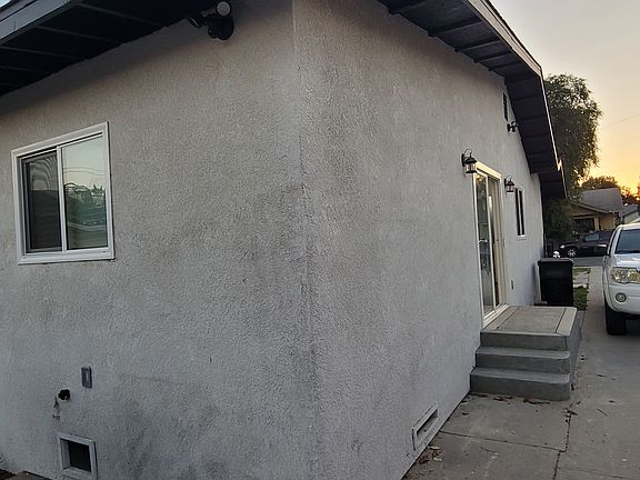3rd image of 7674 Whitsett Ave