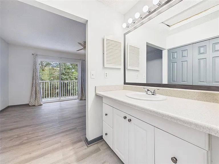 11239 Cedar Hollow Ln — Photo 29