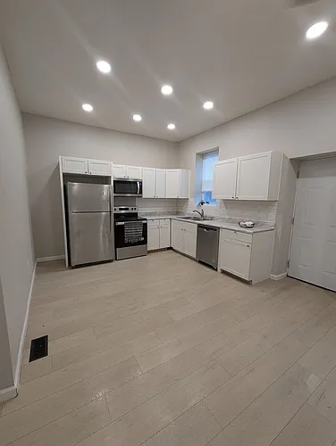 3242 Michigan Ave Photo 1