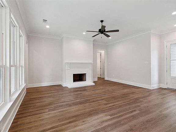 4th image of 21188 North St