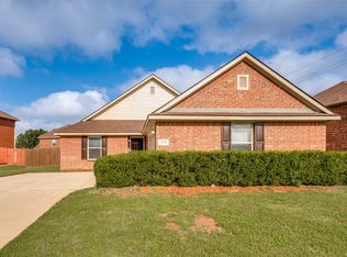 1339 SE 4th St, Grand Prairie, TX 75051