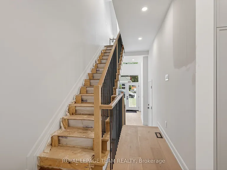 608 Tweedsmuir Ave #A — Photo 16