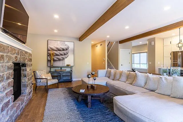 5200 Lake Mendota Dr — Photo 3