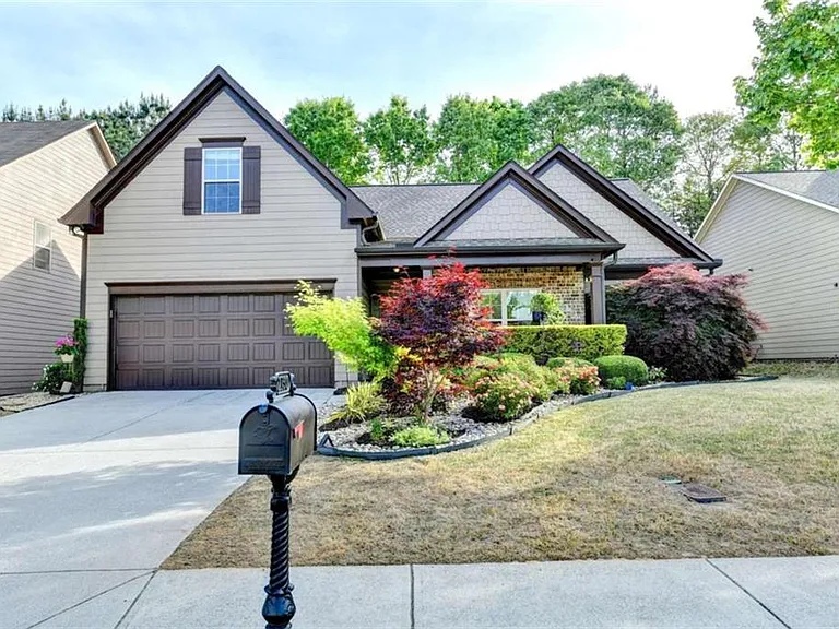 2130 Line Dr — Photo 1