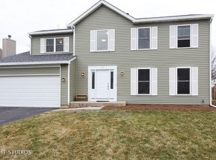 69 Hampton St, Cary, IL 60013