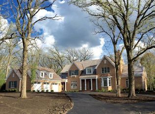 242 Ahwahnee Ln, Lake Forest, IL 60045