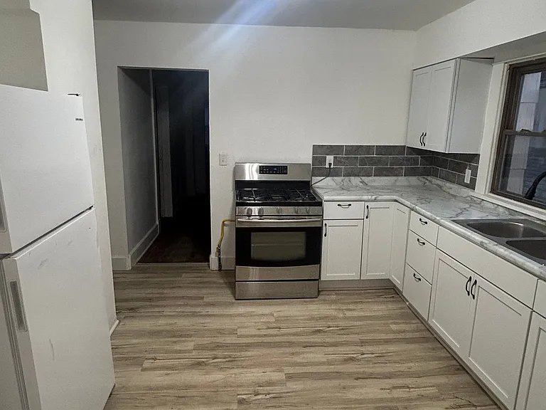 119 N Dicks St — Photo 5