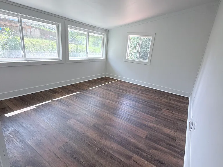 117 Diane Ln — Photo 2
