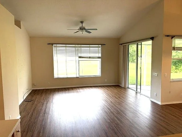 5 bed, 2.5 bath, 2812 sqft, $4,995 — Photo 4