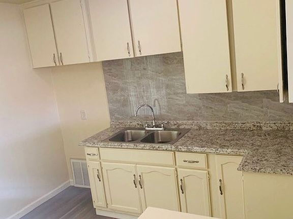 3rd image of 3923 Gibraltar Ave APT 10