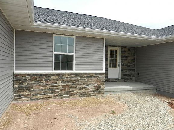 2nd image of N8928 Blackoak St