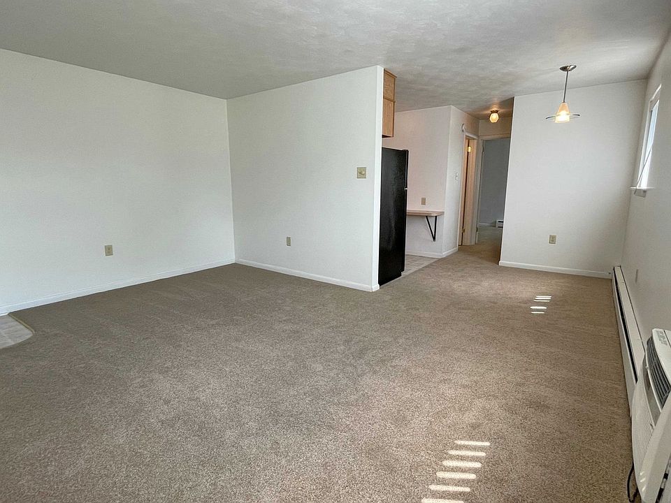 1st image of 7 Carolyn St APT 3D