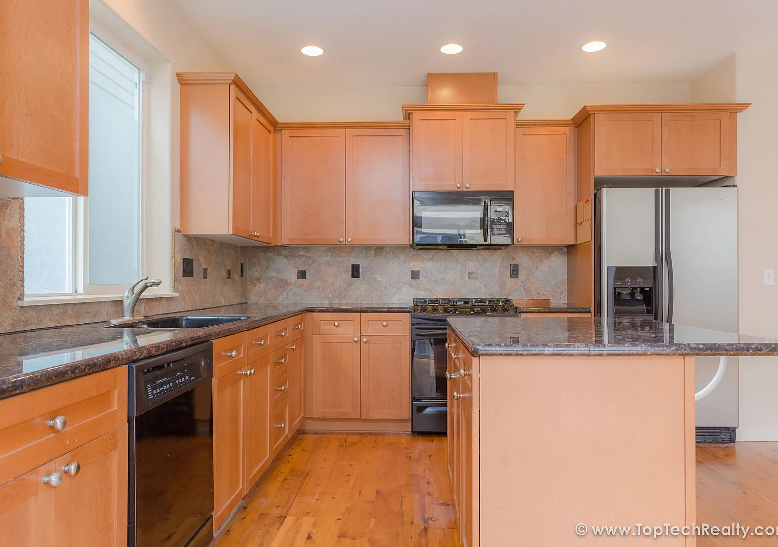 Lovely 4 BD* 2.5 BA* Single Family Home Located Near Quatama MAX Station, Tanasbourne Mall & Orenco! — Photo 2
