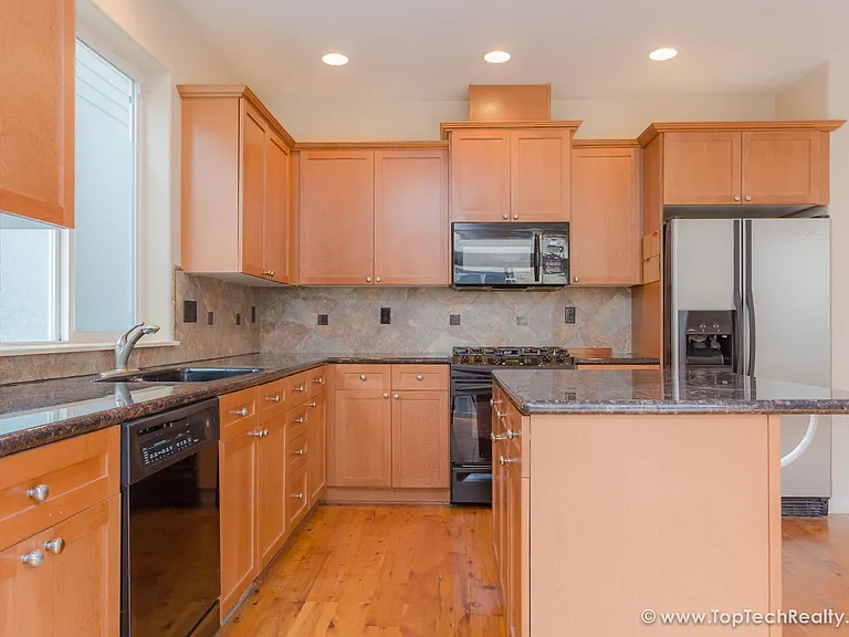 182 NW 209th Ave — Photo 2