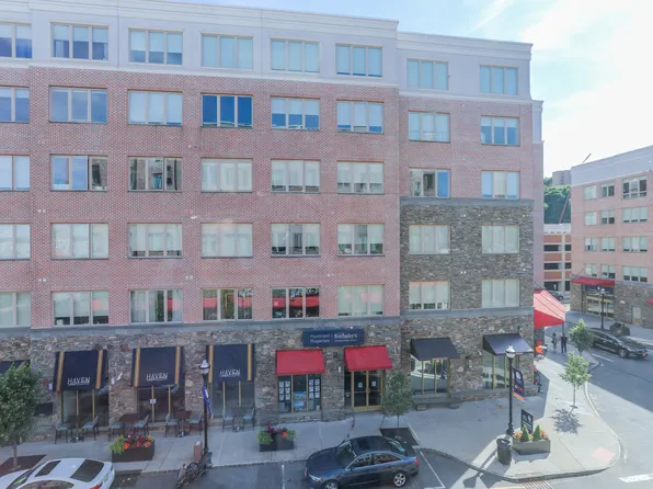 12 Main Street image 10 of 18