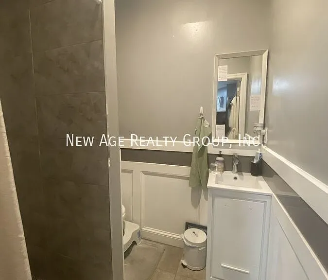1717 Fontain St — Photo 14