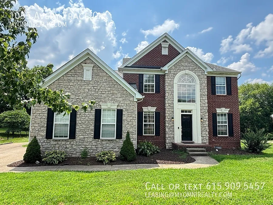 1055 Avery Trace Cir