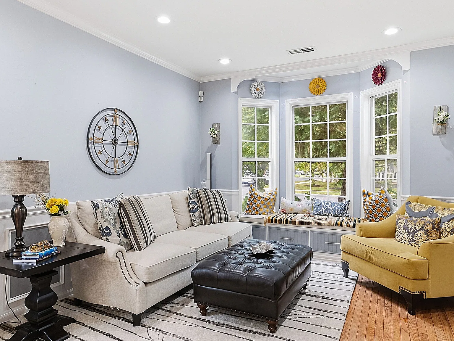 4 bed, 2272 sqft, $4,750 — Photo 3