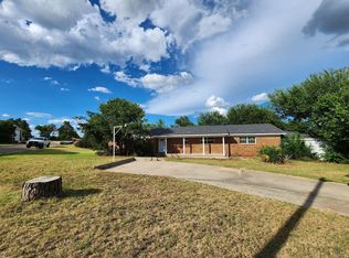 602 N Cypress St, McLean, TX 79057