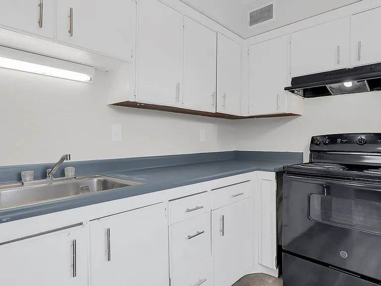 2405 Belcher Dr #B — Photo 43