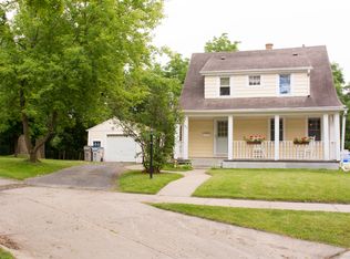 665 S Oak Park Ct, Milwaukee, WI 53214