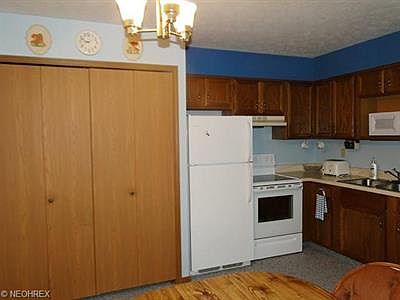 4th image of 130 Royal Crest Dr Unit E