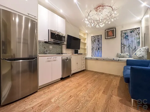 646 9th Ave APT 3RN, New York, NY 10036