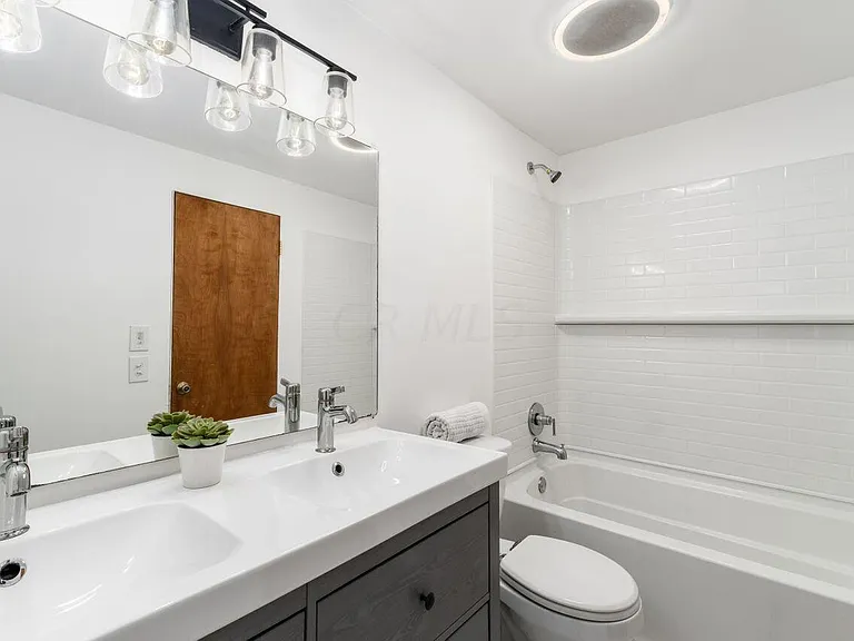 5614 Copenhagen Dr — Photo 6