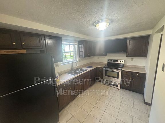 5th image of 1042 Beryl Trl