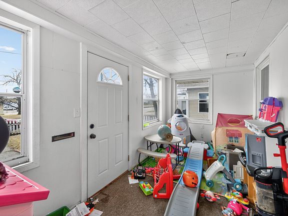 5th image of 2048 E Walnut St