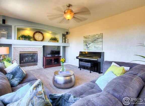 Cozy Family Rm, upgraded tile gas fireplace!