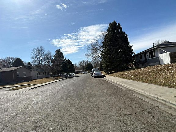 4th image of 482 Bunting St