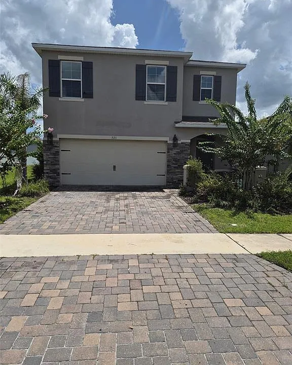 225 Caryota Ct
