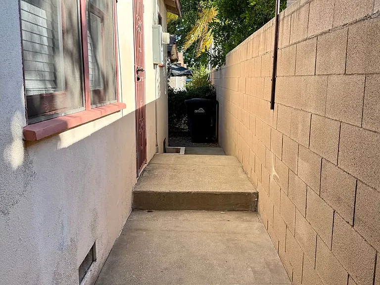 529 W D St #B — Photo 8