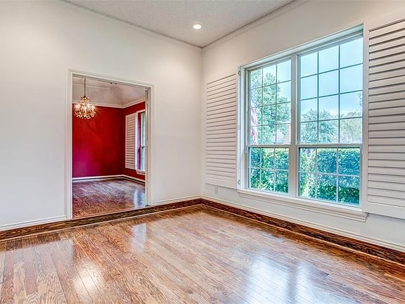 5th image of 1709 Lake Crest Ln