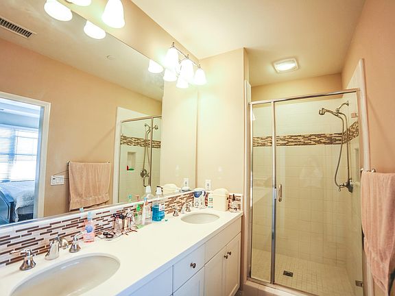 Master bathroom (incl. toilet not shown in picture)