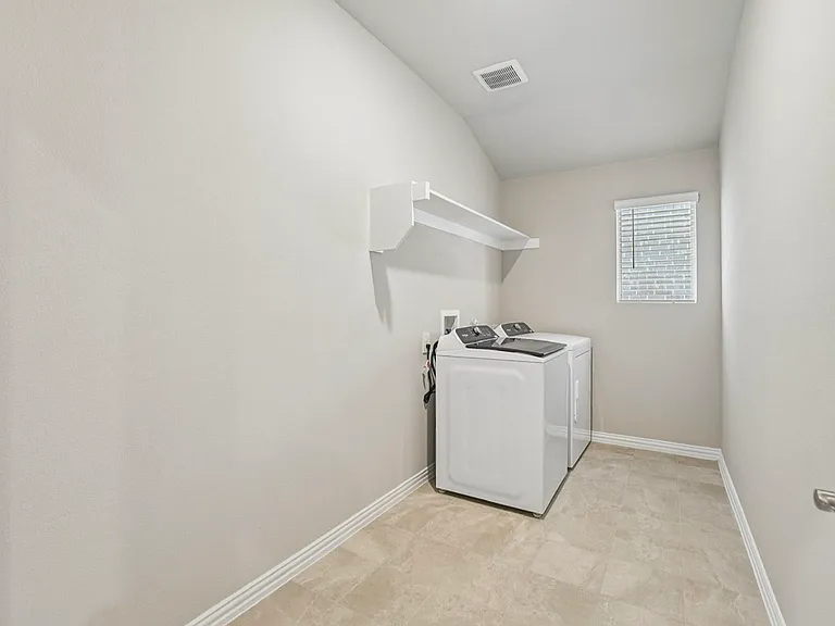 2131 Mustang Way — Photo 5