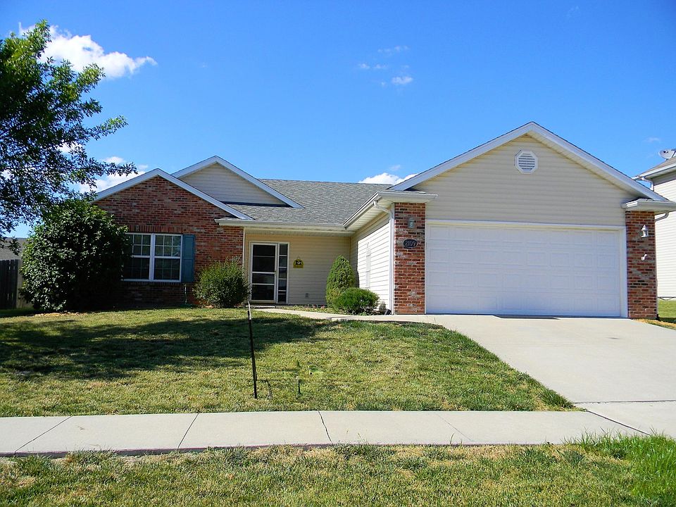 Located near end of Cul-De-Sac in South Columbia at 2109 Hollow Ridge Ct.