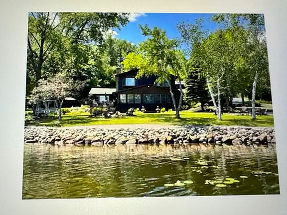 Front/lakeside view