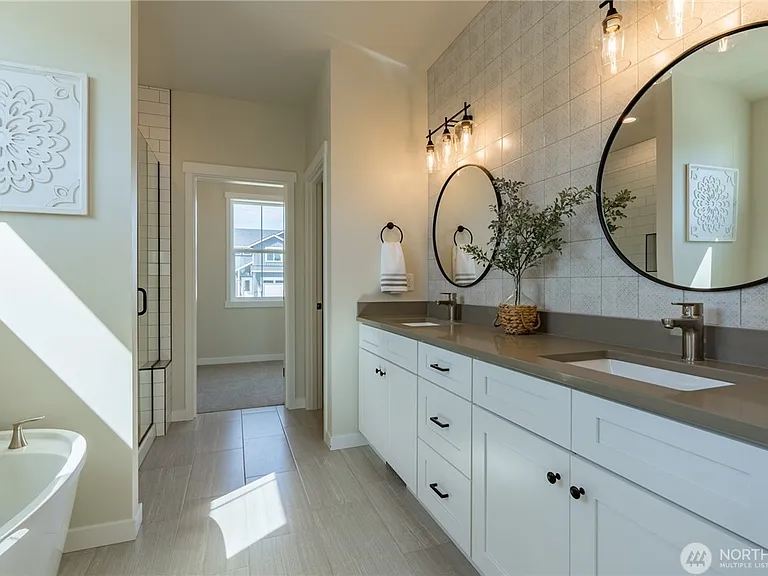 2233 Berryman Loop — Photo 20