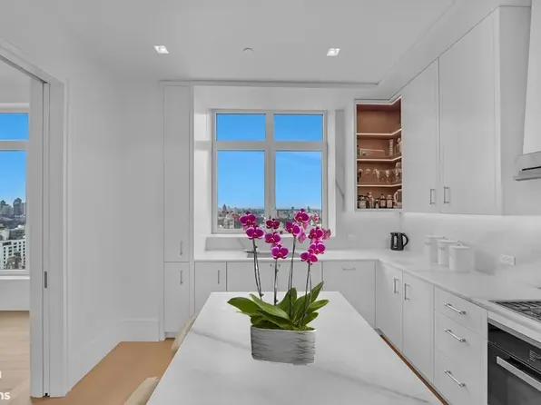 200 East 83rd Street image 6 of 18