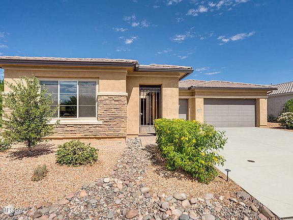 3rd image of 2527 E Canyon Crossing Dr