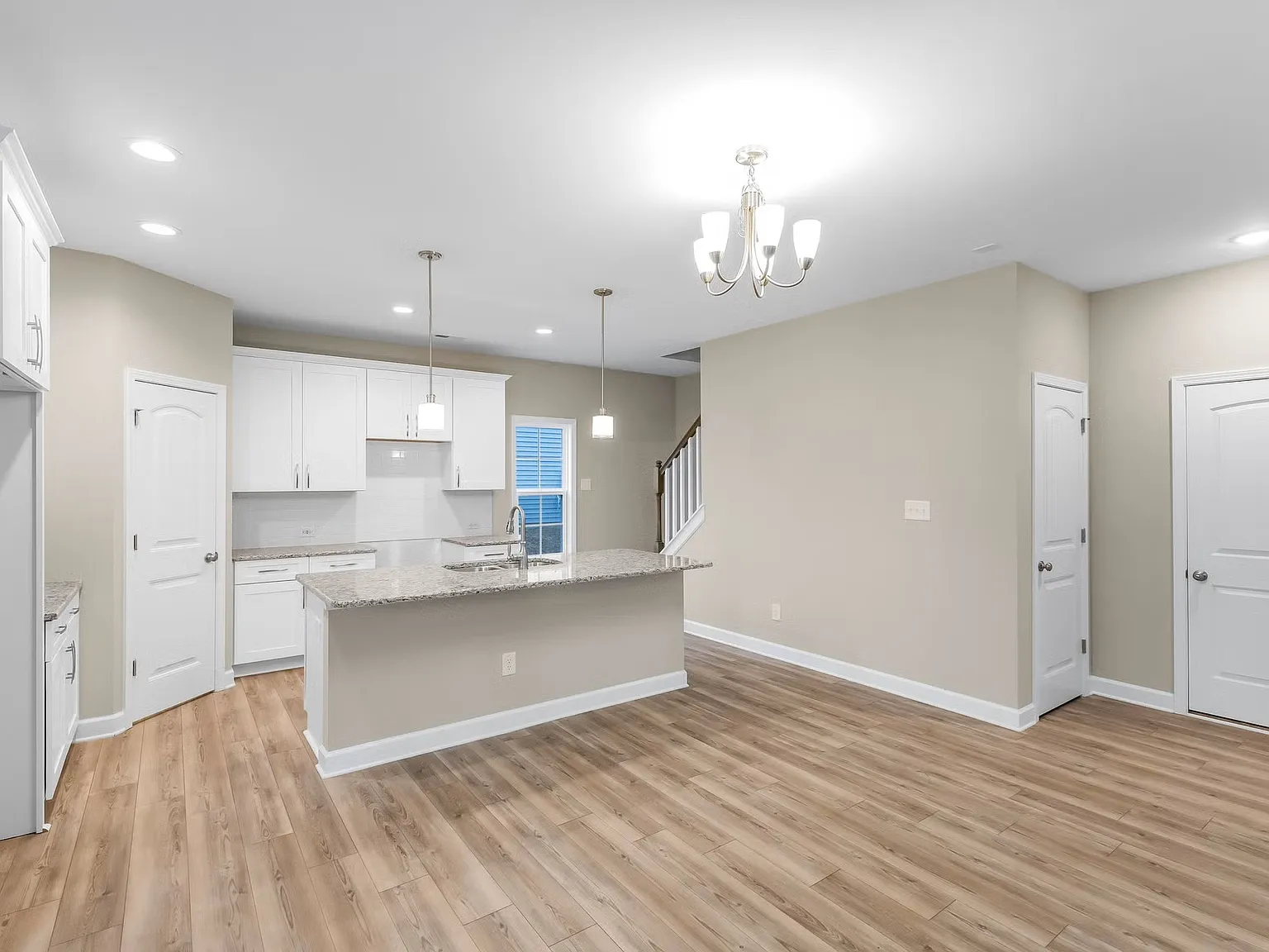 4 bed, 2.5 bath, 2232 sqft, $2,200 — Photo 2