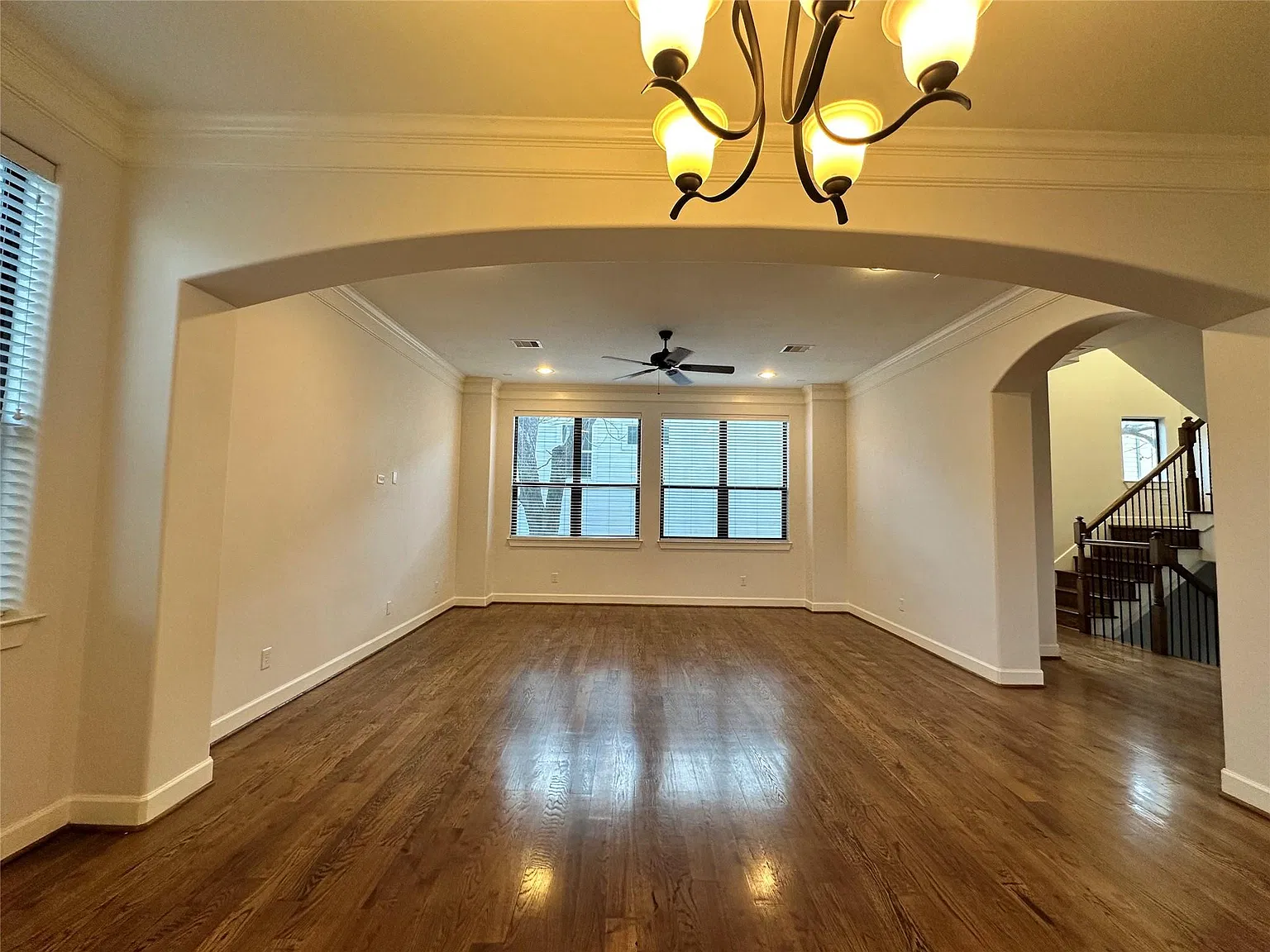 3 bed, 3.5 bath, 1974 sqft, $2,600 — Photo 3