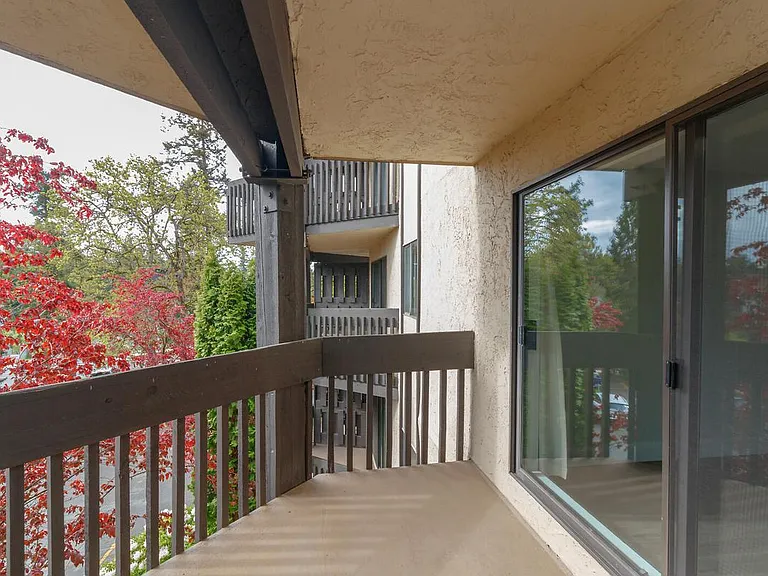 984 McKenzie Ave — Photo 20