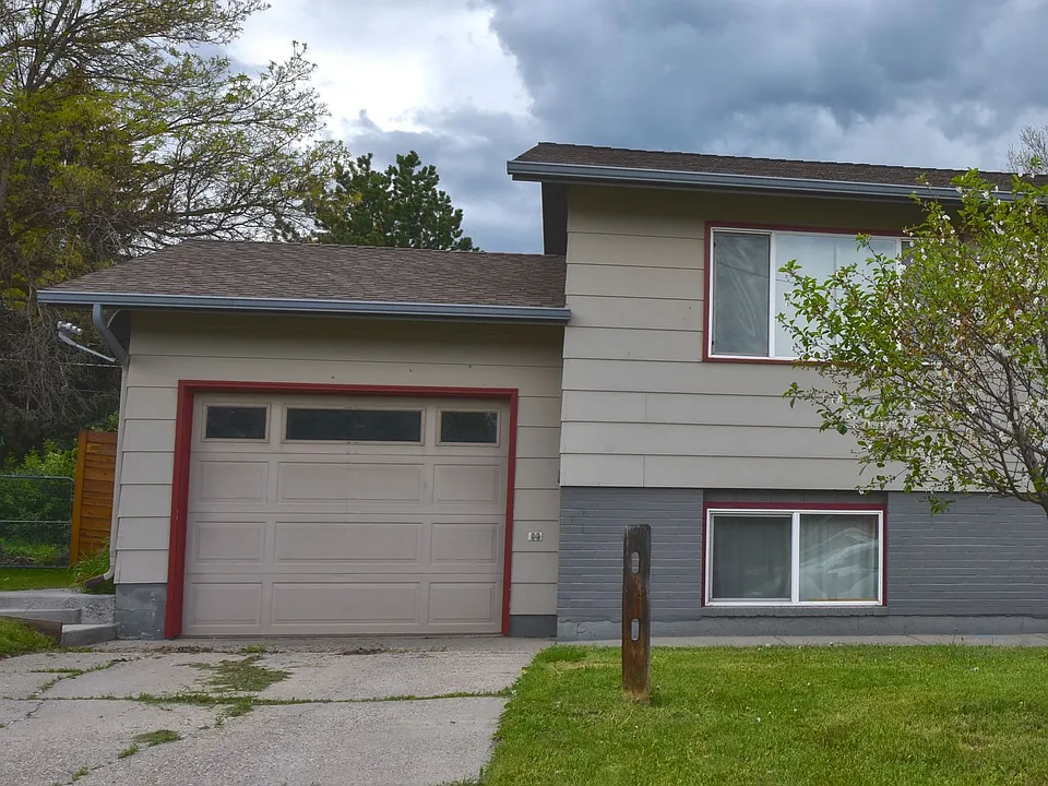 521 1/2 N 9th Ave