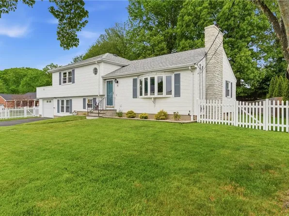 35 Superior View Blvd, North Providence, RI 02911